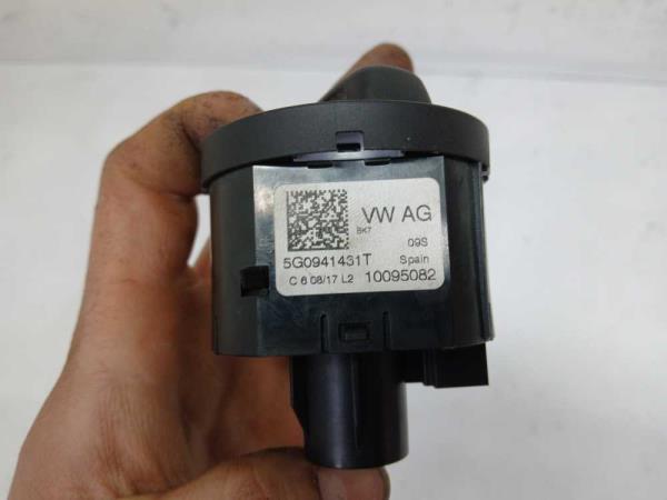 COMMODO VW/ SKODA( PHARE UNIQUEMENT ) - Vue 3